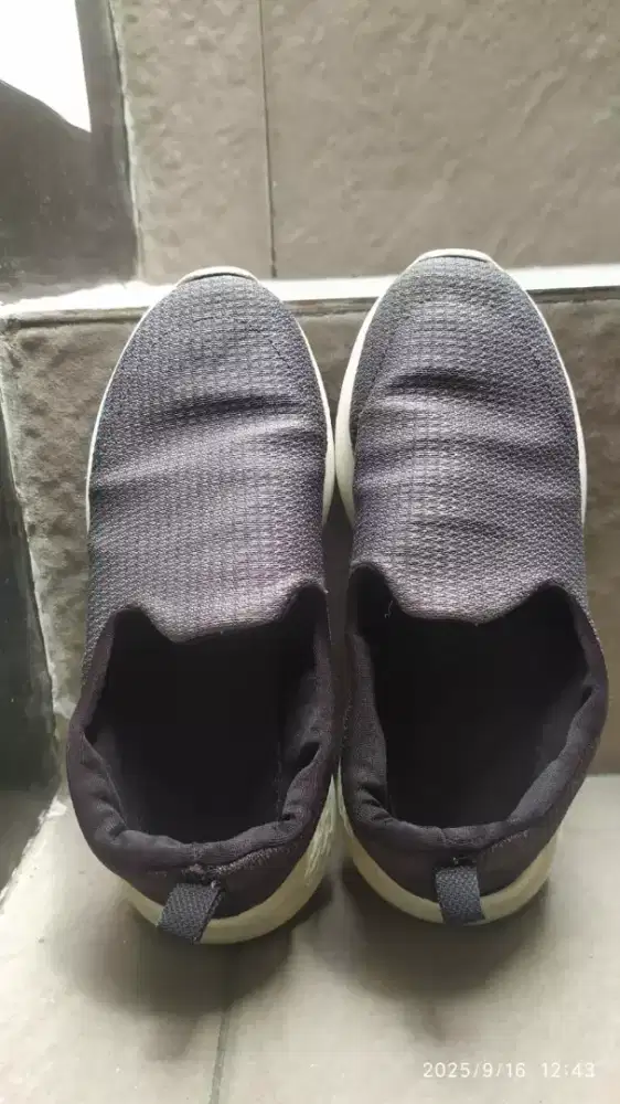 Sepatu wanita slip on abu 36 kosongkan lemari
