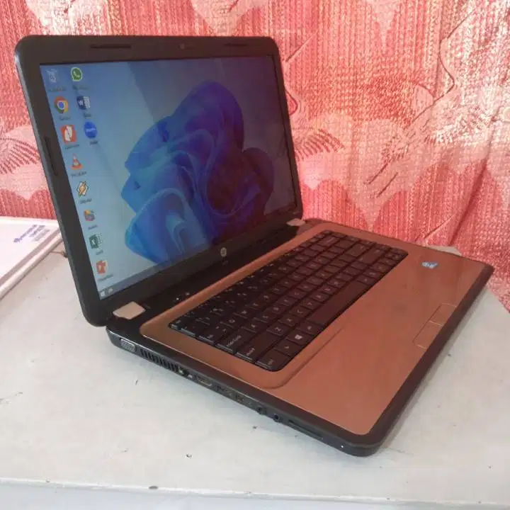 Laptop HP Pavillion g6-1012sx Gold Intel Core i3 380M RAM 4GB SSD 120G