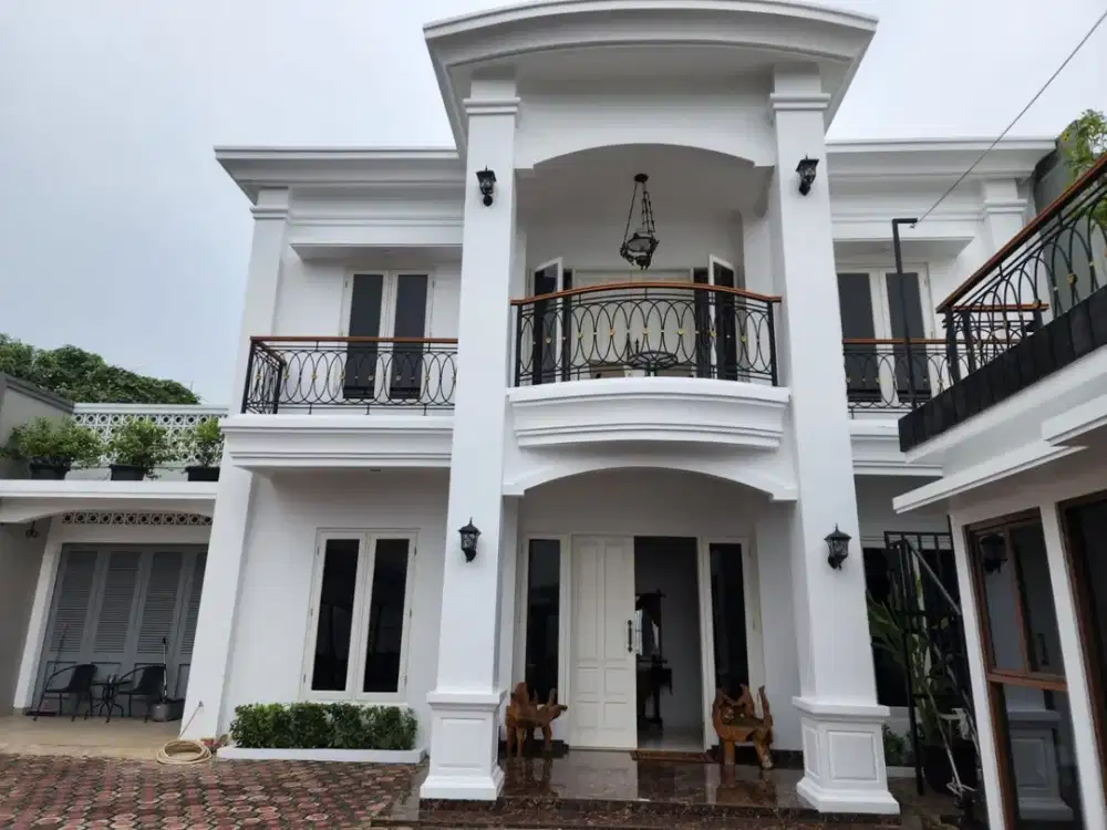 Dijual rumah semi furnish mewah siap huni di Jakarta Timur