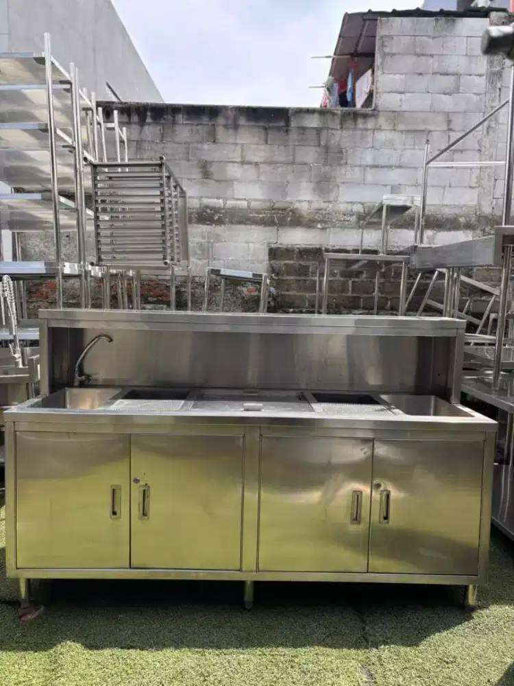 Meja kabinet ice bin station
Ukuran 200x70x85
Uppernya 200x30x40