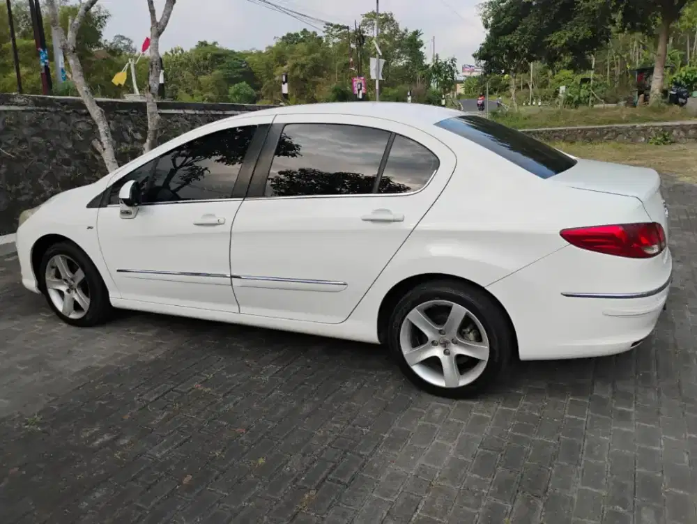 Low KM Peugeot 408 AT 2013