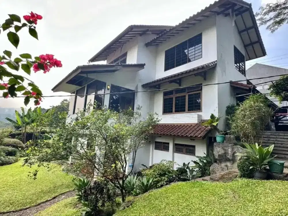 DIJUAL RUMAH MEWAH JARANG ADA LINGKUNGAN ASRI DI CISITU DAGO BANDUNG