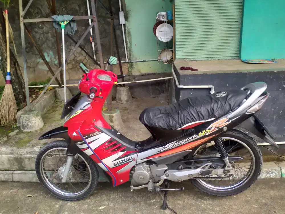 Suzuki Shogun 125R red 2005