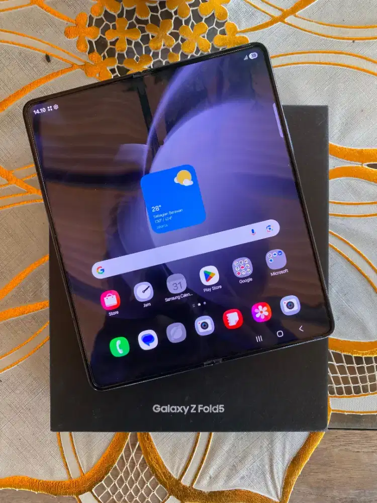 SAMSUNG GALAXY Z FOLD 5 5G
RAM 12/512GB
RESMI