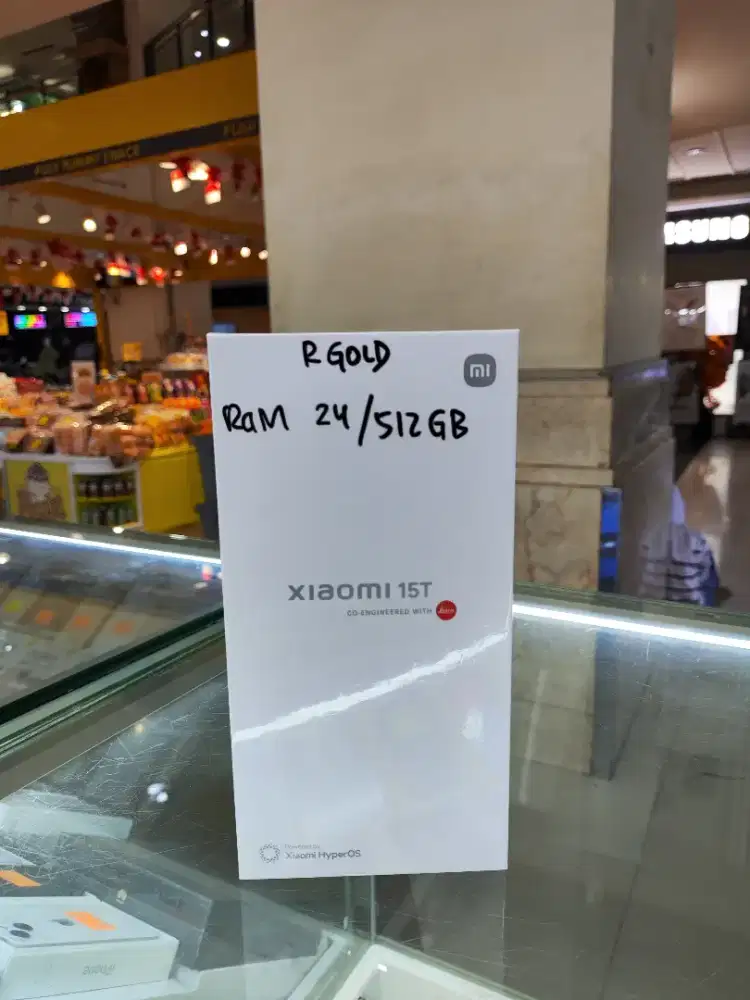 XIAOMI 15T RAM12 ROM512 ( Leica Summilux Optical Lens )