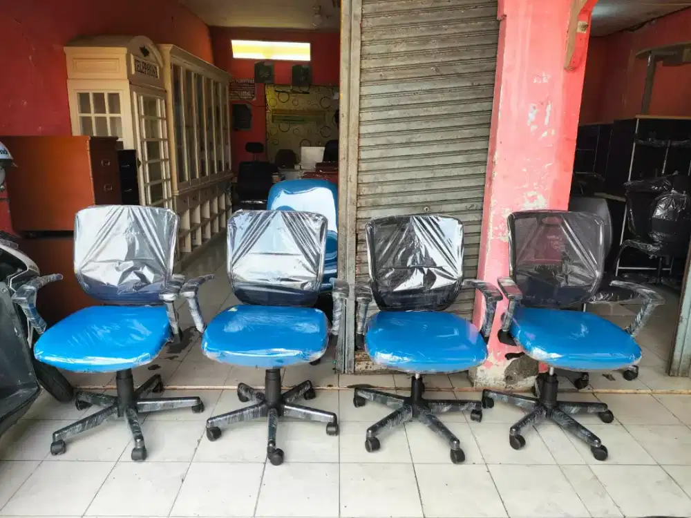 Kursi staf jaring kantor