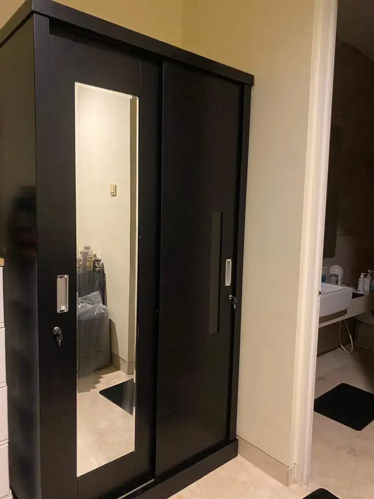 Lemari Kayu Sliding Door Hitam – Kokoh, Mulus
