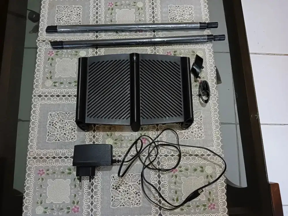 TpLink RouterDual AntenaTL-WR841 HP 300Mbps JangkauanLuasMulusNoMinus