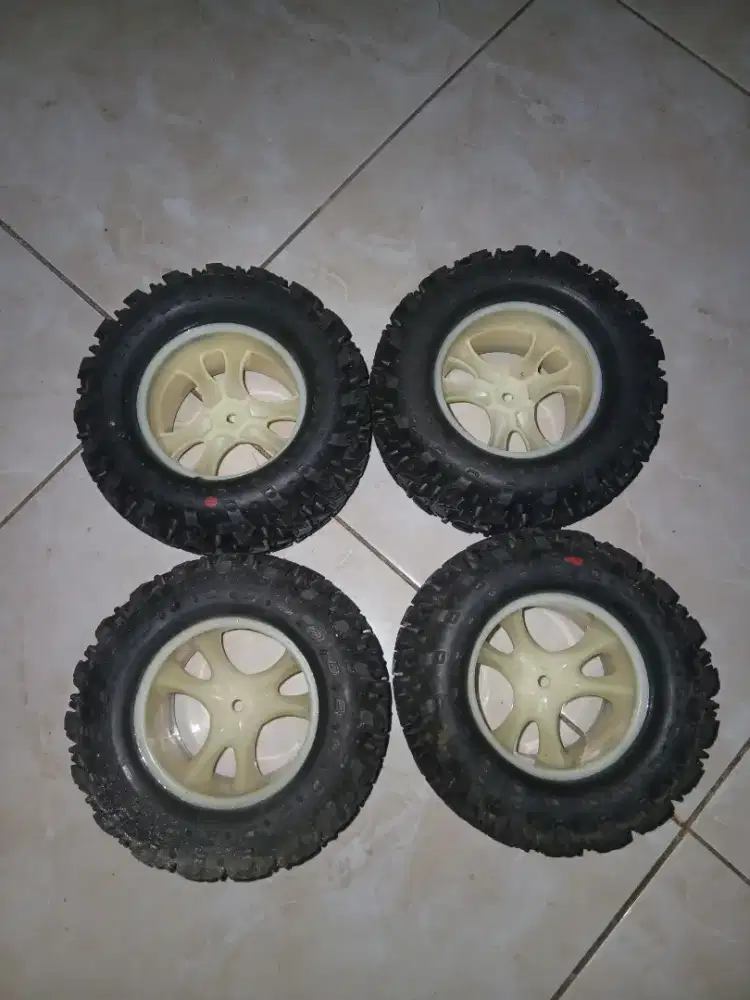 ban mobil mainan rc