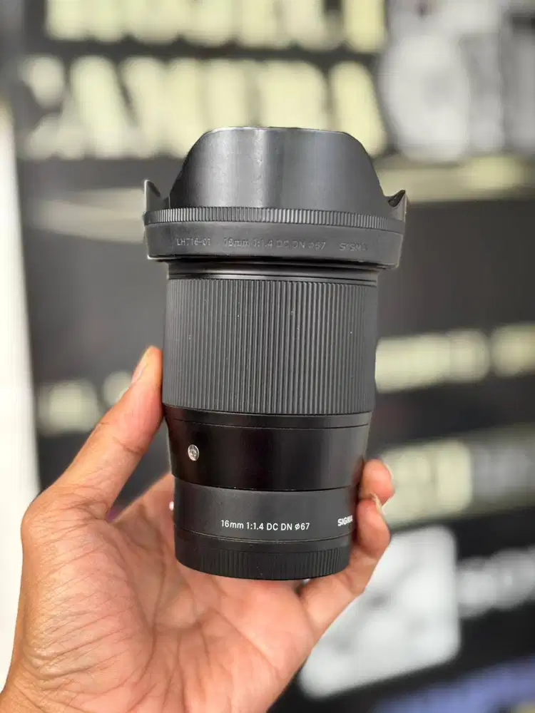 Sigma 16mm F1.4 DC DN For SONY Mulus Bonus Hood