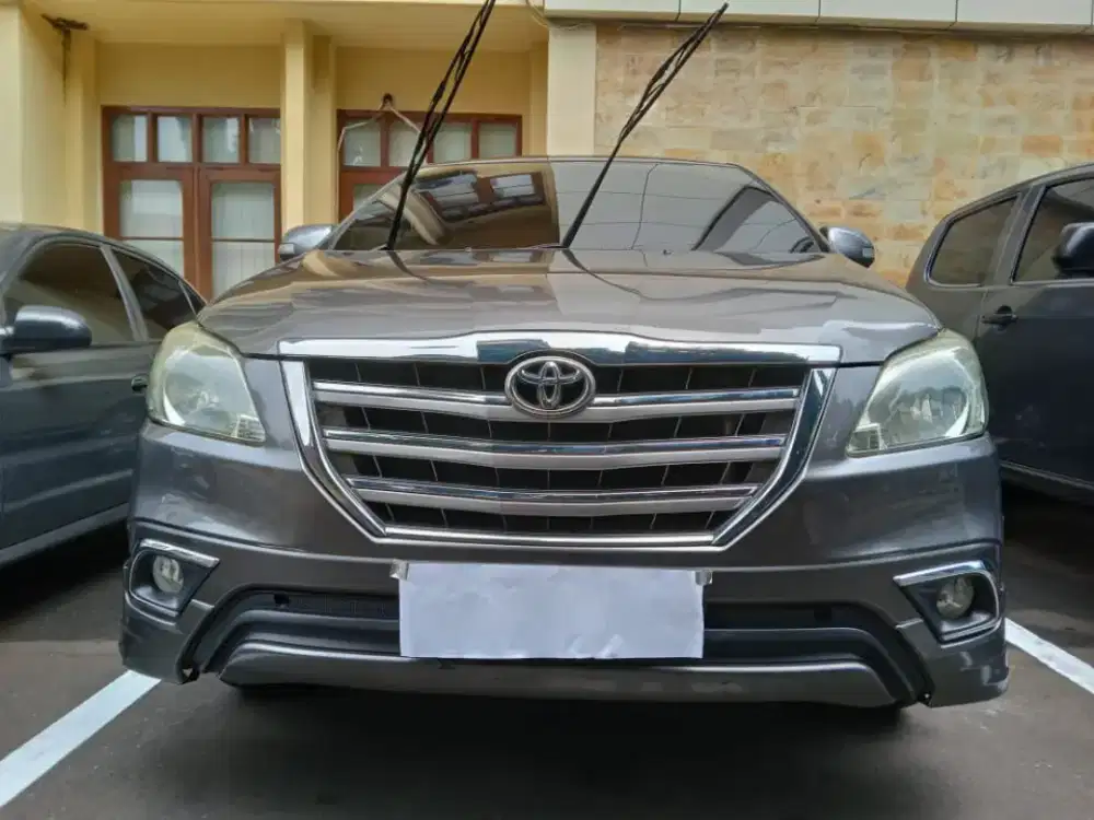 KIJANG INNOVA V AT