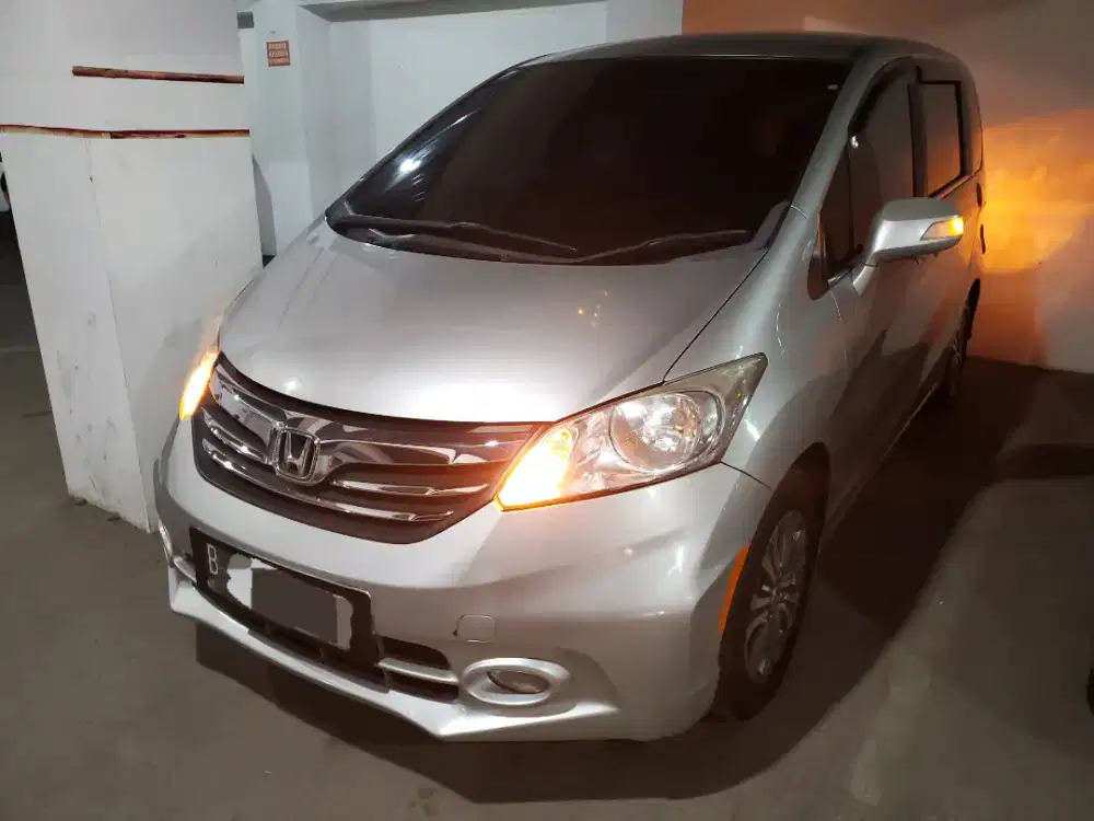 Honda Freed CBU E Prestige Fender Audio AT Tahun NIK 2013 Pakai 2014