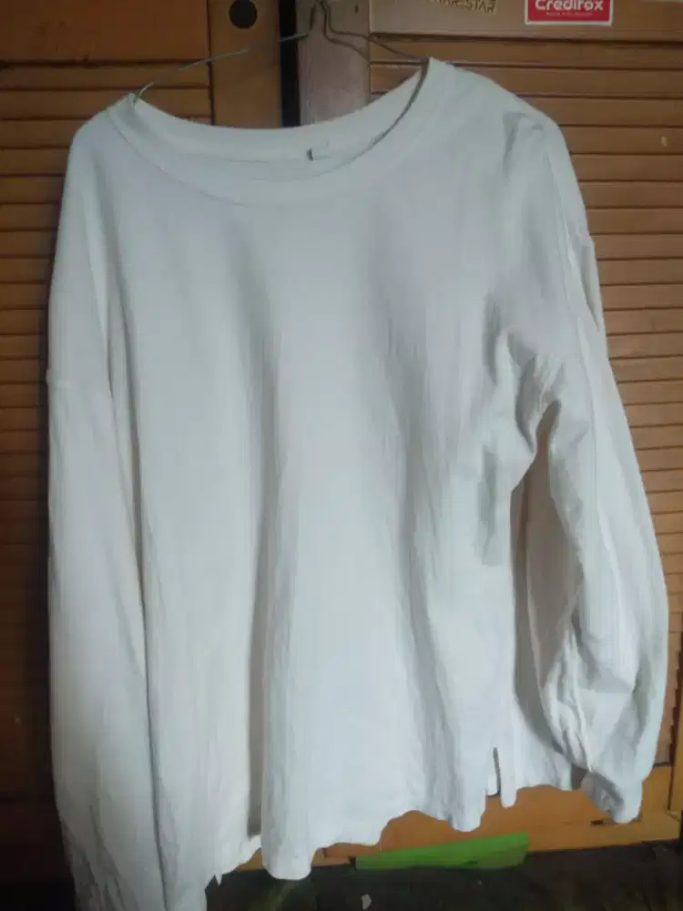 Kaos UNIQLO barang impor