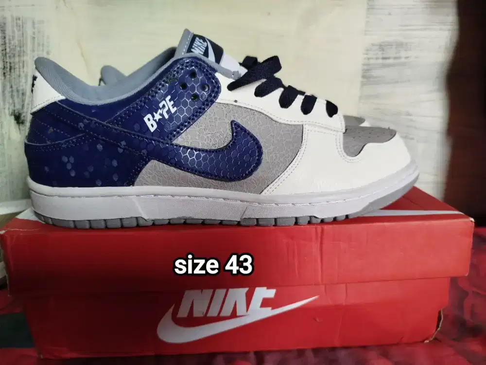Sb bape size 43 baru minus bawaan pabrik murmer aja