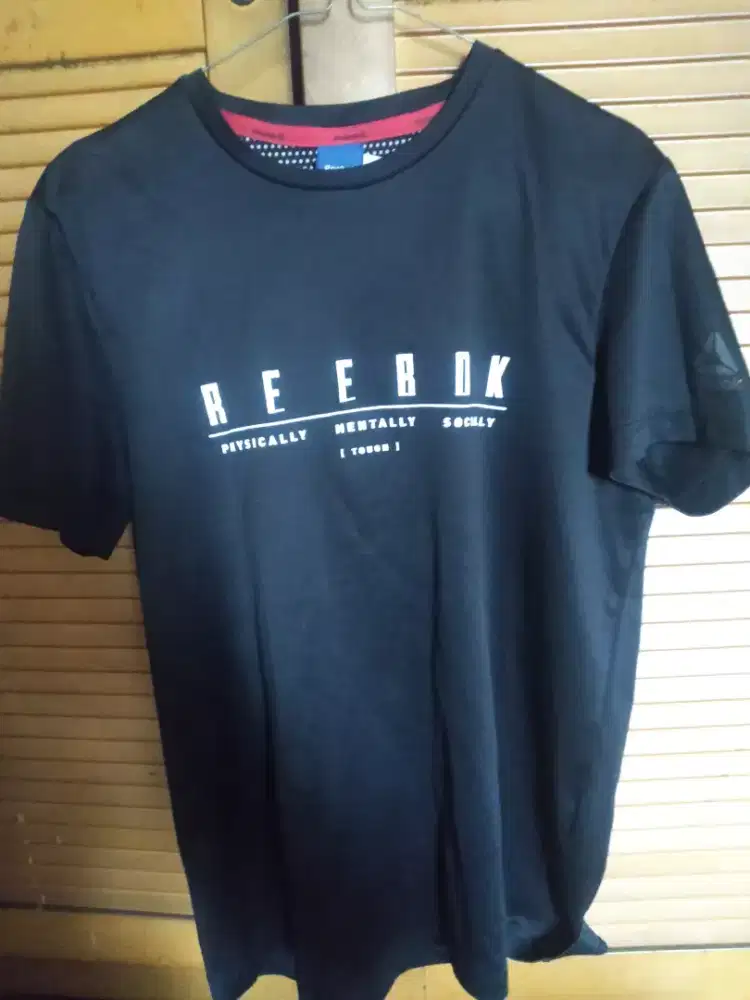 Kaos Reebok size M