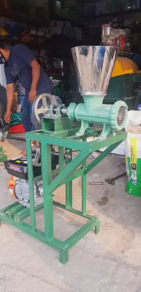 Mesin giling daging,kacang,pelet dll N32