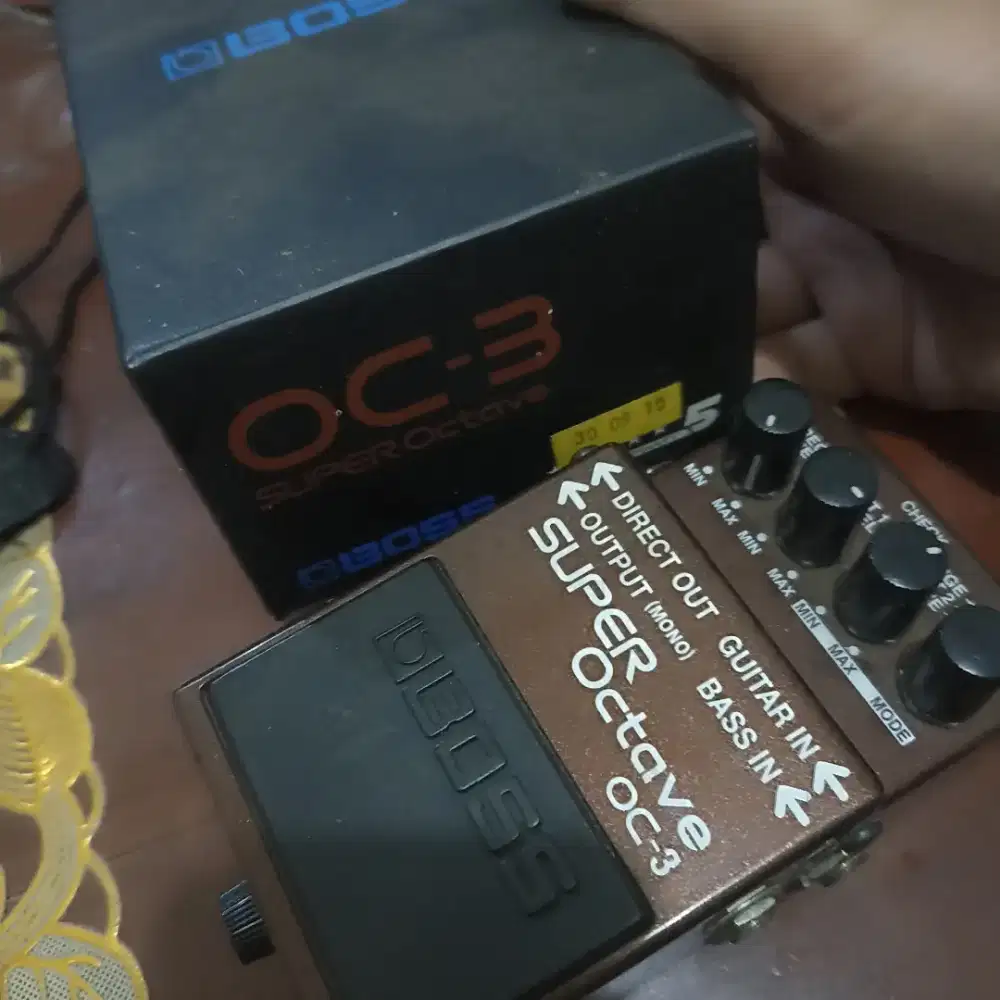 Efek gitar boss oc 3 octaver