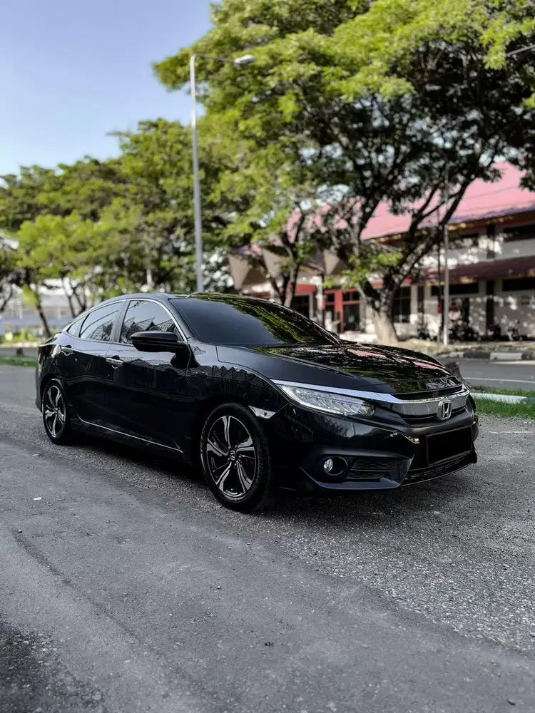 Honda civic turbo E.S tahun 2018 asli plat BL