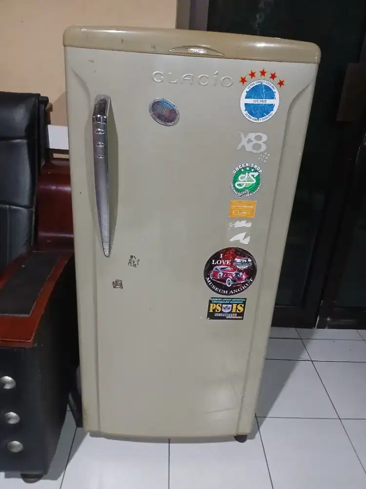 Kulkas bekas Toshiba Glacio