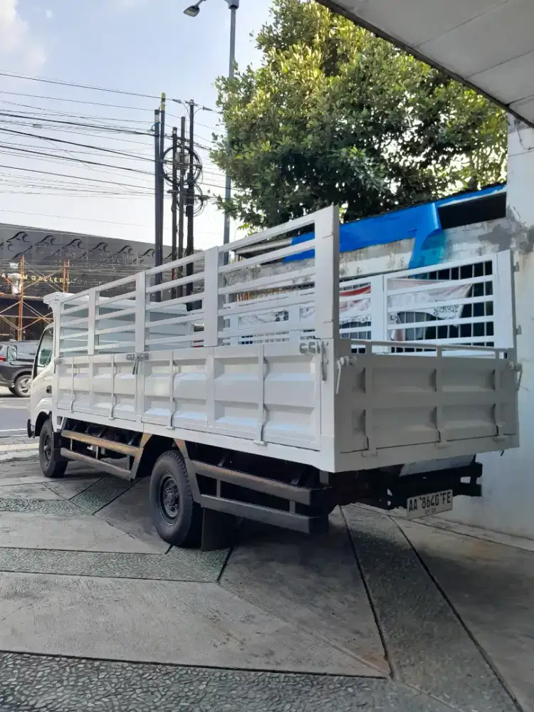Hino Dutro 110 SD Long