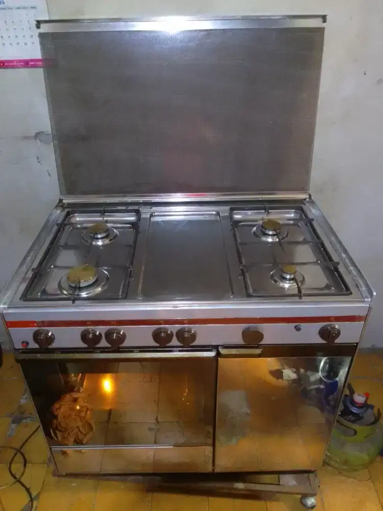 Di jual kompor gas 4 tungku + oven ELECTROLUX