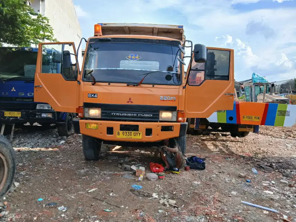 Mitsubishi fuso ganjo 6x4 tronton dump truk indek 26 kubik thn 2012
