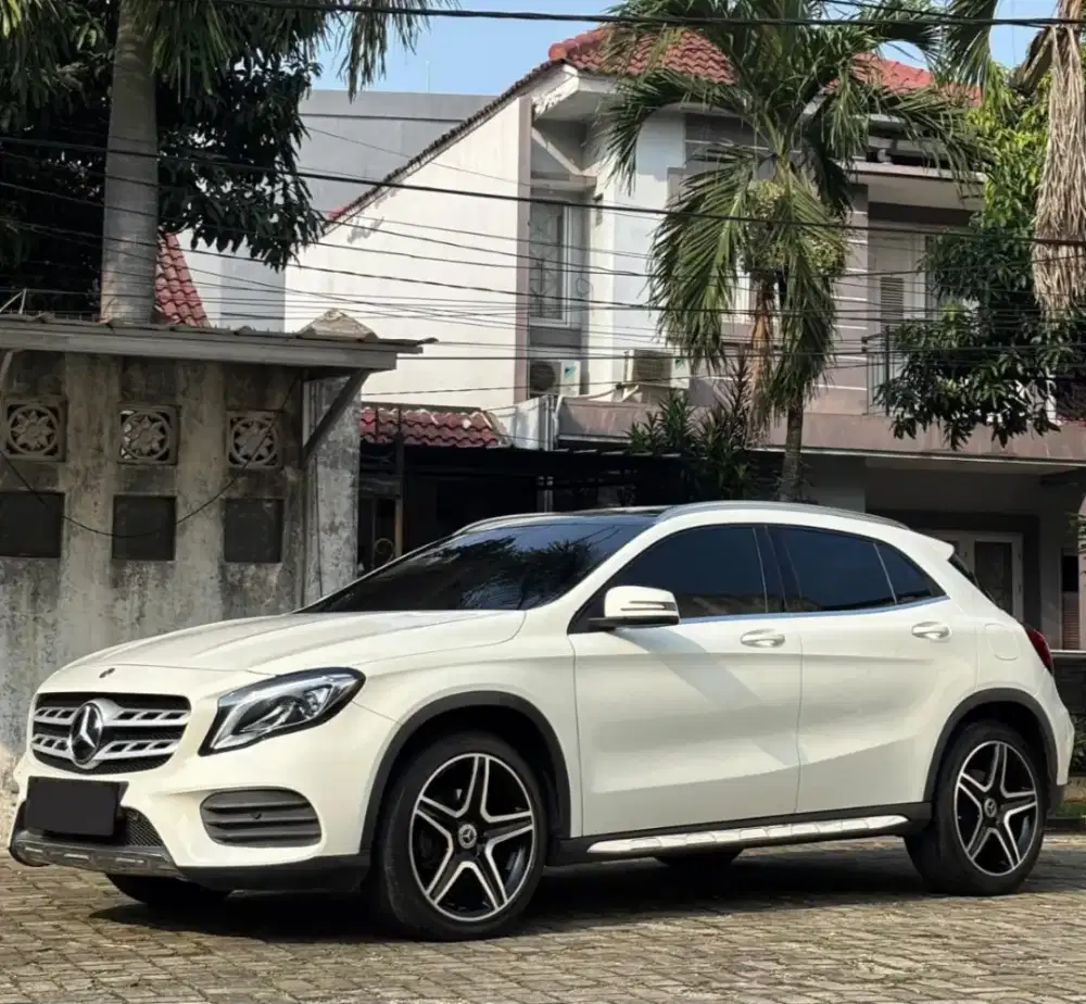 MURAH. Mercedes Benz GLA200 SUNROOF AMG 2018 GLA 200 Facelift 2017
