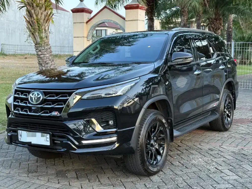 Toyota Fortuner GR 2.8 Matic 2024 Hitam Istimewa