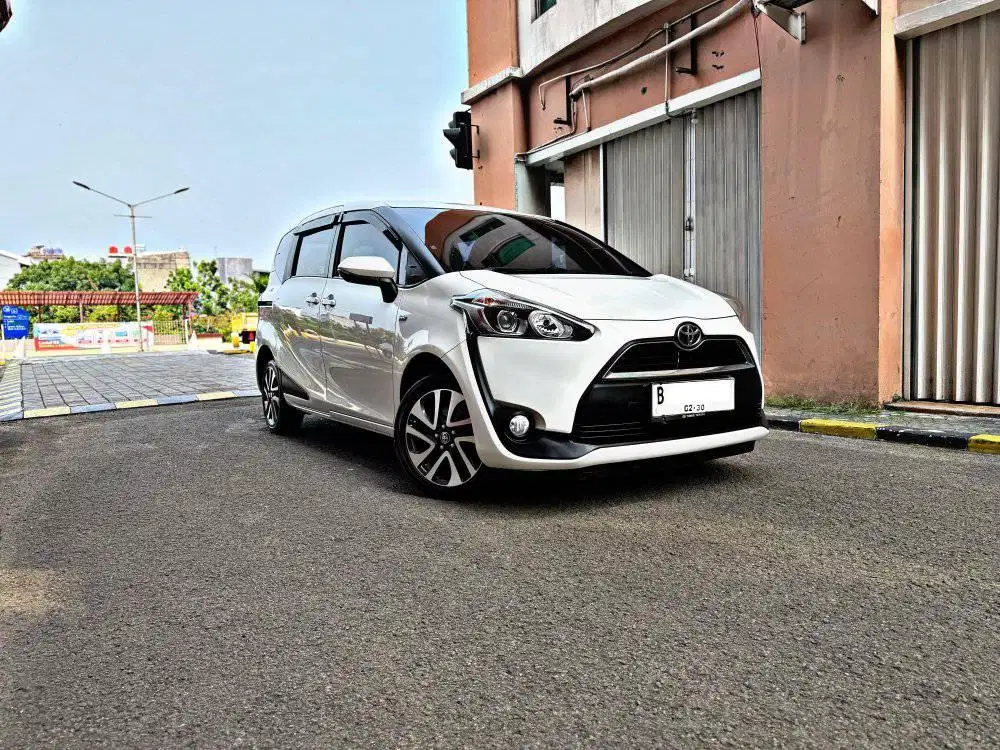 Toyota Sienta V AT 2019