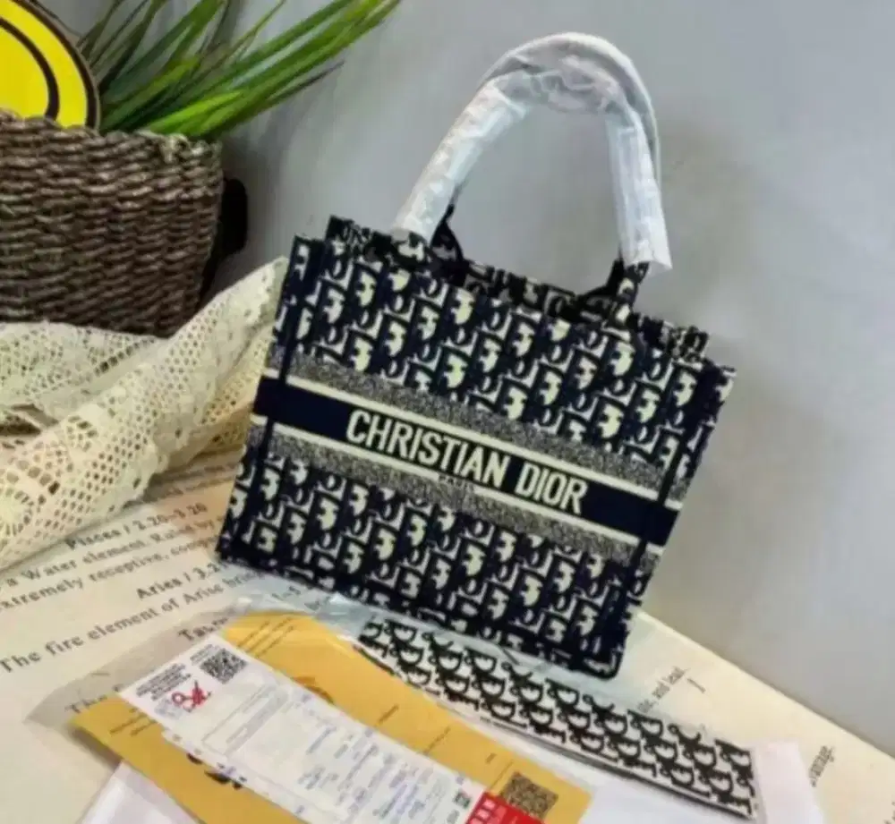 Tas Christian Di*r