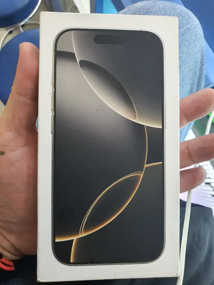 Iphone 16 pro 256gb natural grs ibox 1 tahun green peel