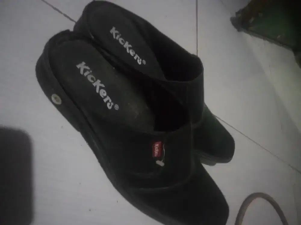 Sepatu merek Kickers