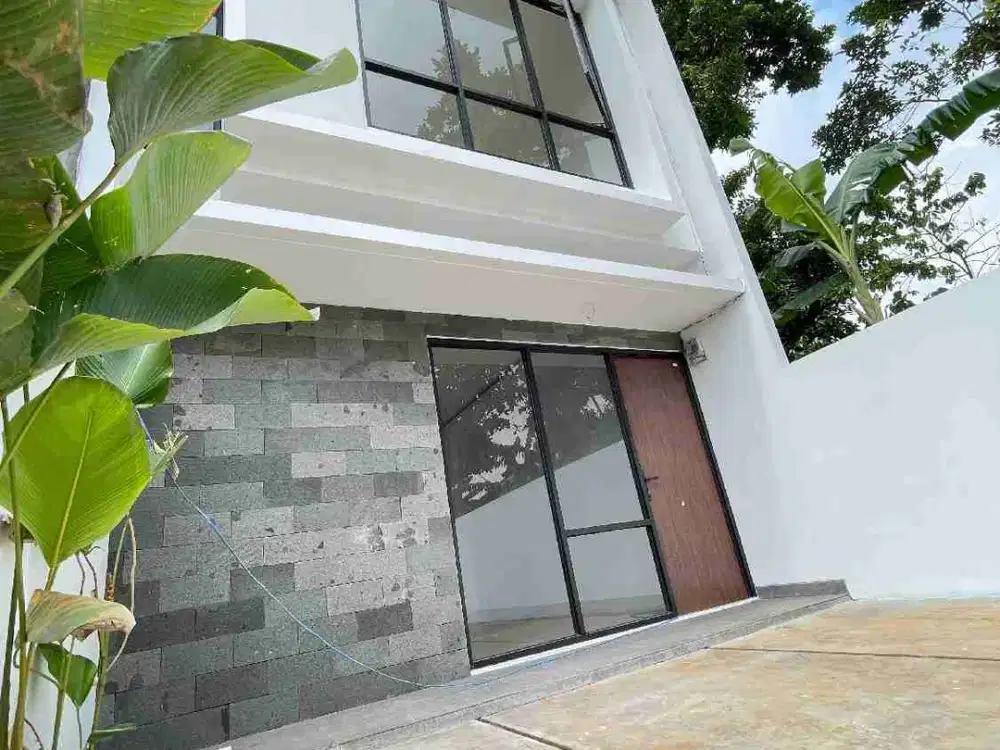 RUMAH 2 LANTAI TANAH LUAS DI JATIASIH