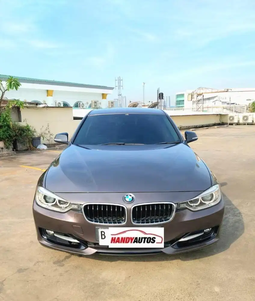 BMW 320i Tahun 2015 Automatic Coklat Metalik