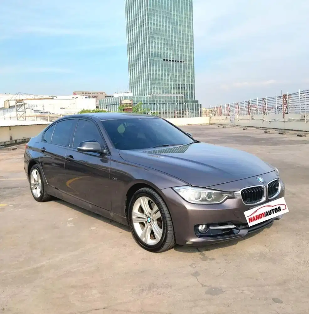 BMW 320i Tahun 2015 Automatic Coklat Metalik