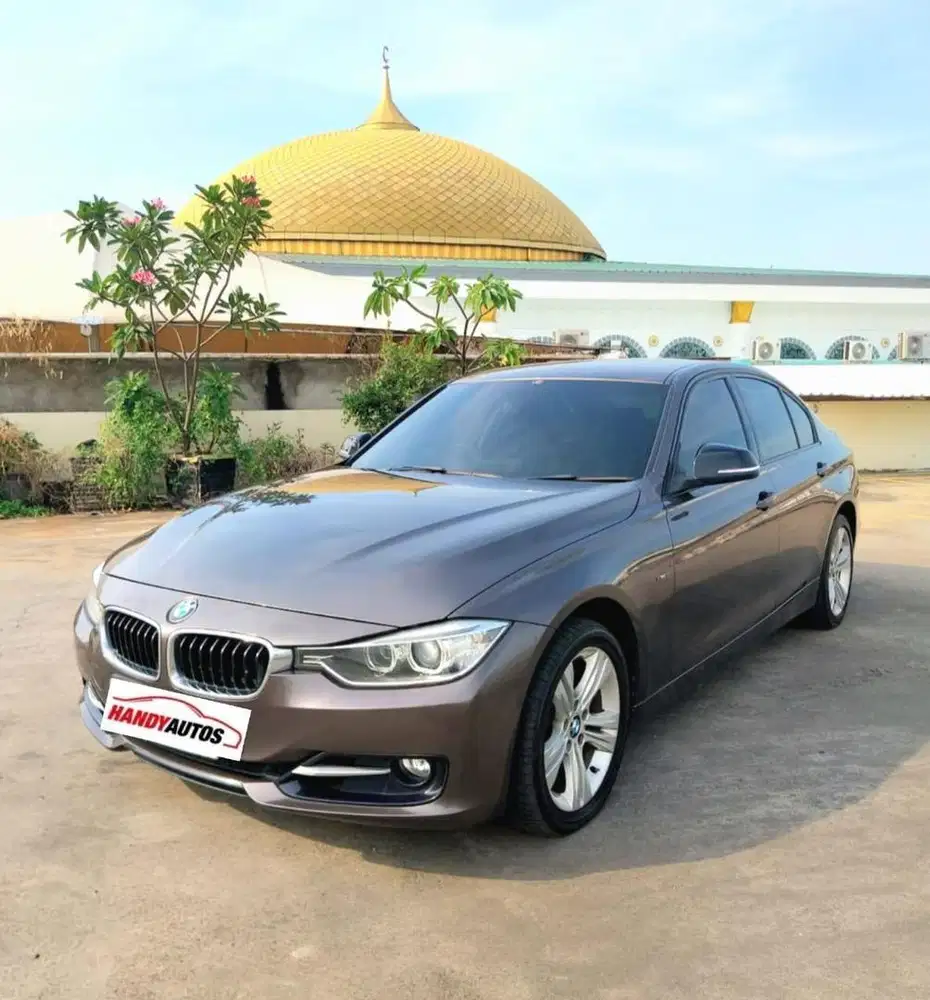 BMW 320i Tahun 2015 Automatic Coklat Metalik