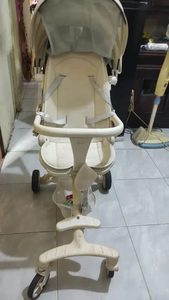 Stroller Bayi putih