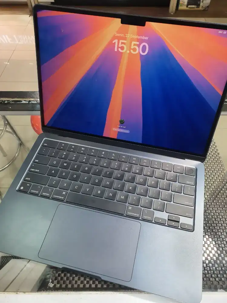 Macbook Air M2 16/256 GB Resmi iBox fullset