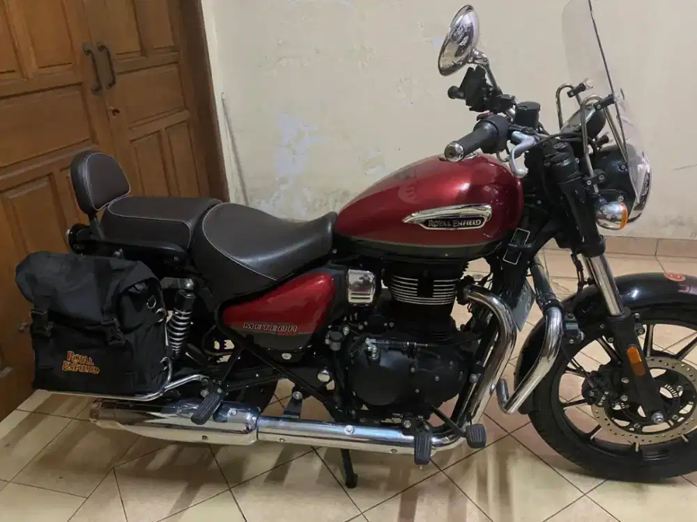 Royal Enfield Meteor 350 2022 Red