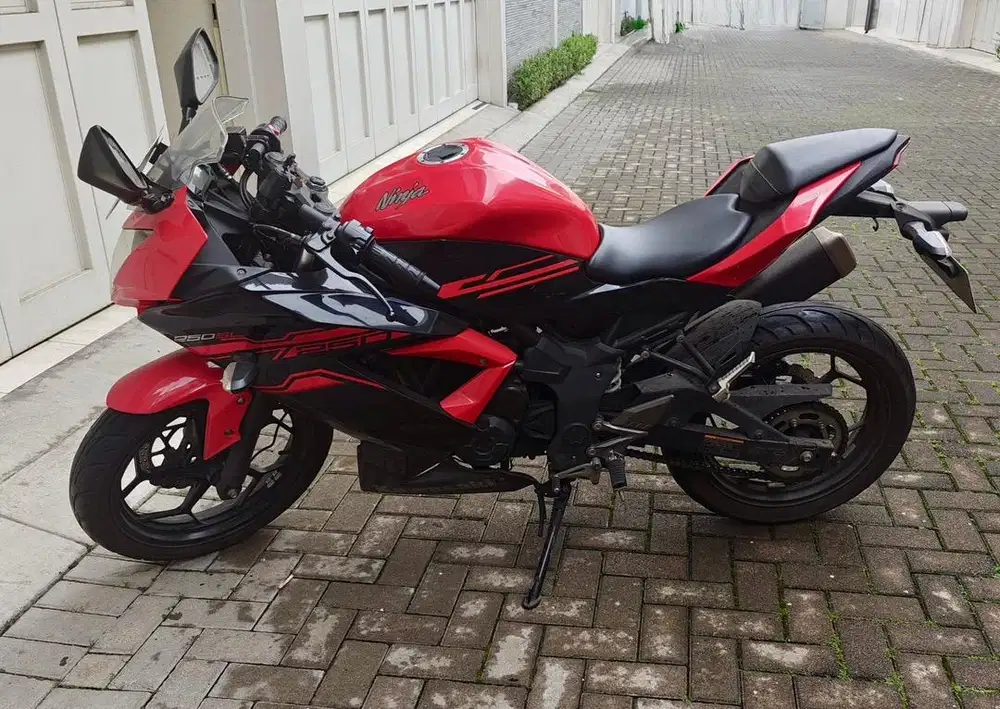 ISTIMEWA: Kawasaki Ninja 250 (2017) Low KM MANTAP POLL