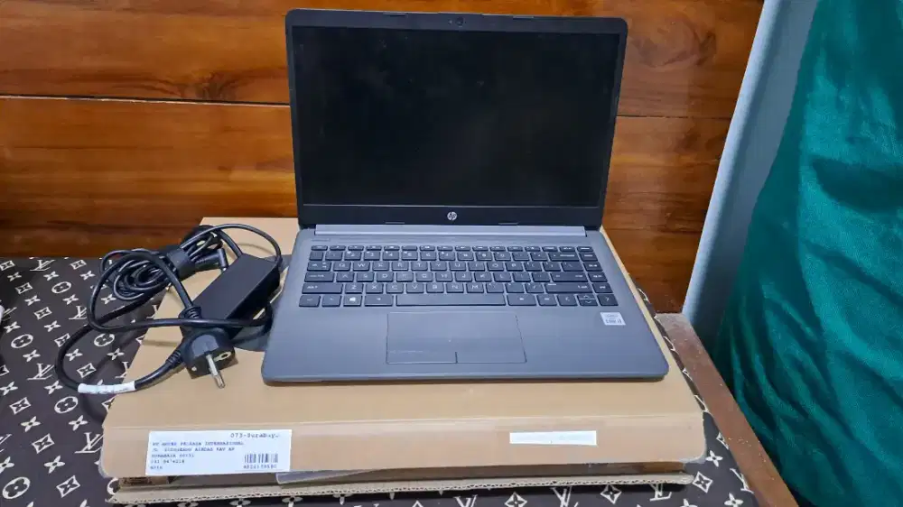 Laptop HP 240 G8 i3 4GB 256GB