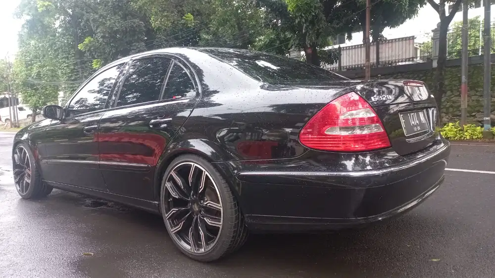 Mercedes-Benz E260 2004 Bensin