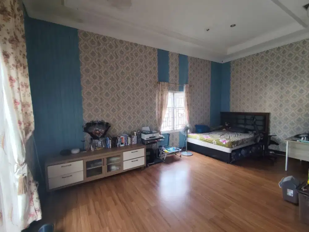 Rumah besar mewah di Semper Jakarta Utara