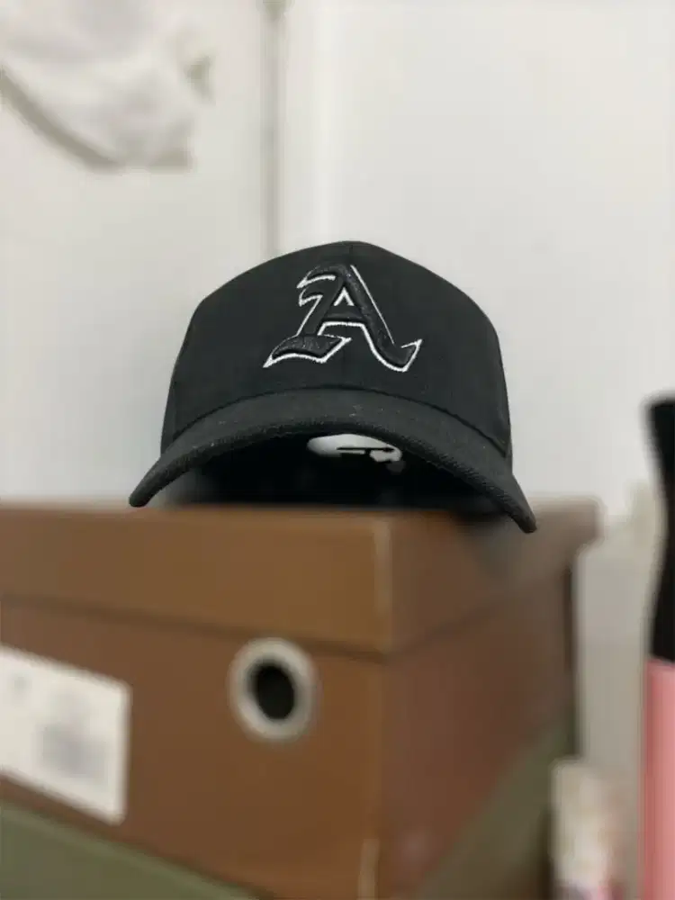 Topi Hitam Caps Logo A bekas preloved