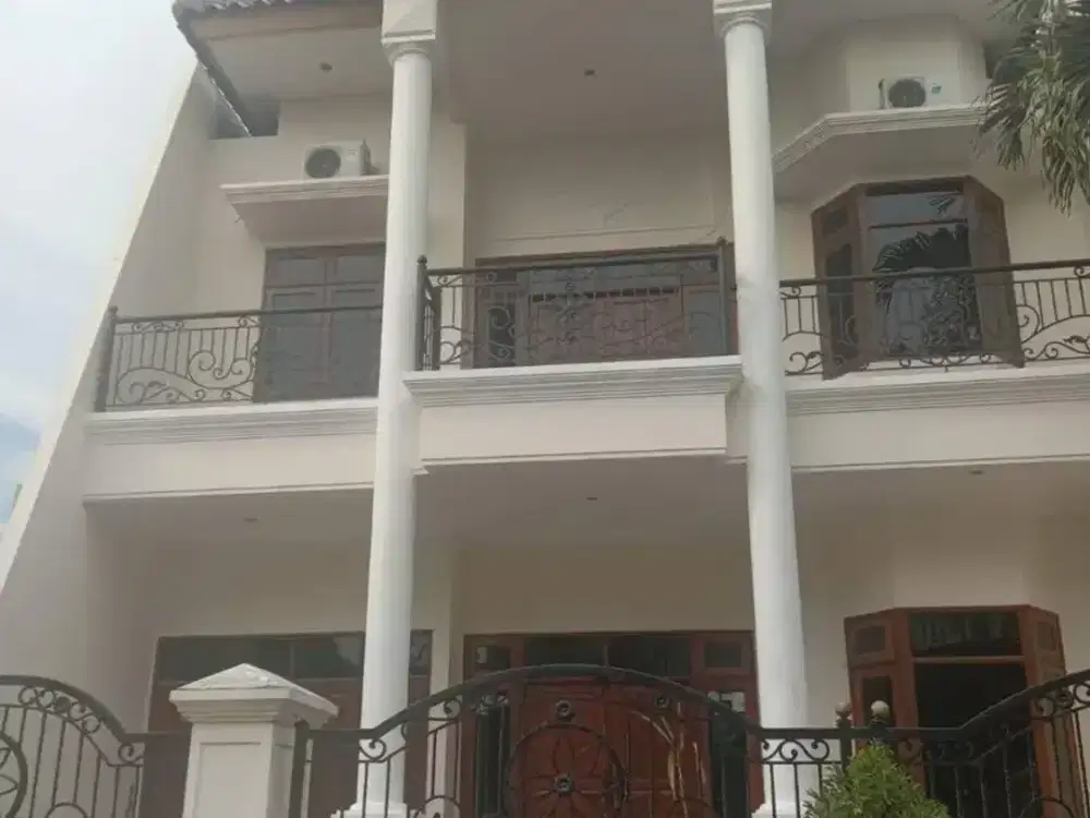Disewakan Rumah Villa Valencia Pakuwon Siap Huni