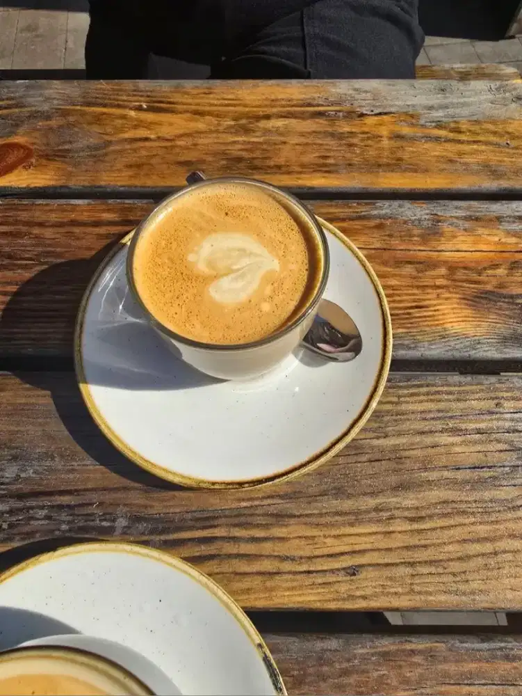 Di butuhkan karyawan