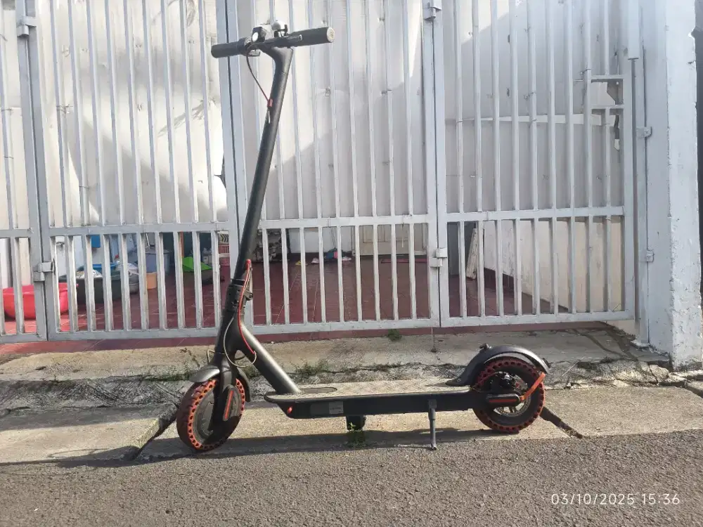 Skuter Listrik Xiaomi Mijia 365