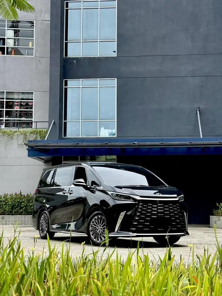 DP 0 Lexus LM350 H VIP 2024 Like New Condition