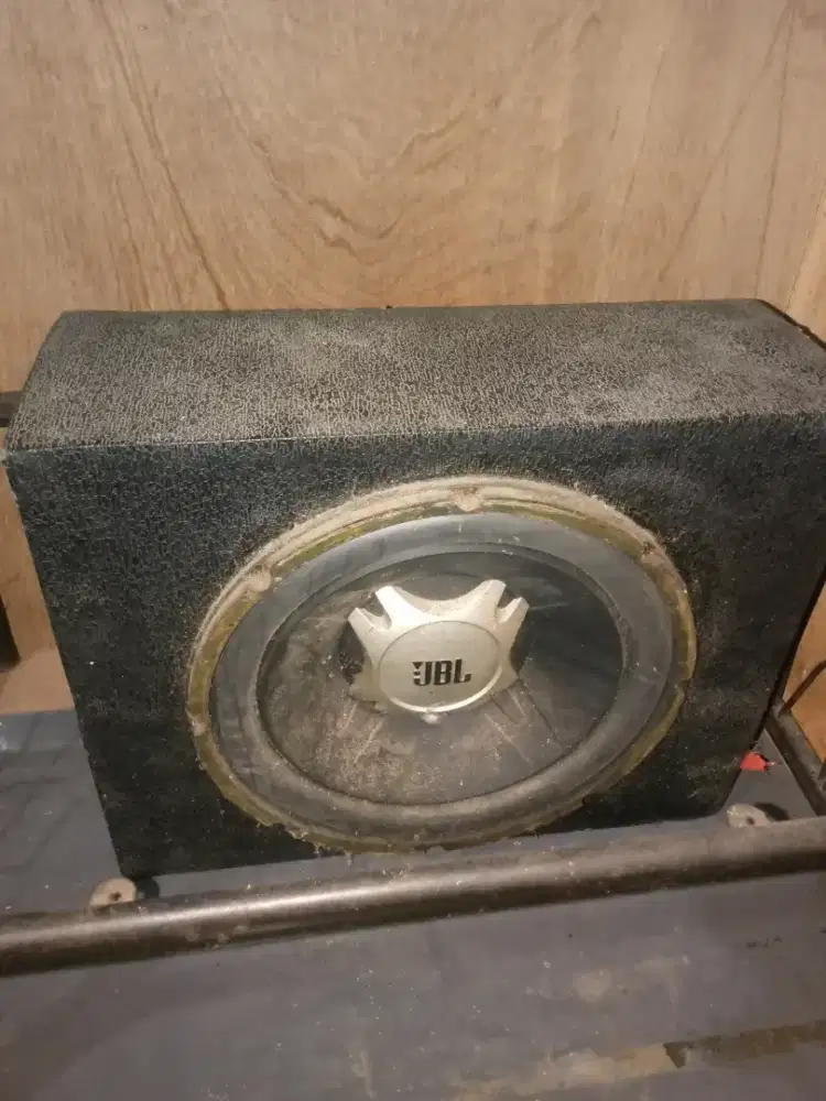 Dijual subwofer merek jbl kondisi suara masih ok