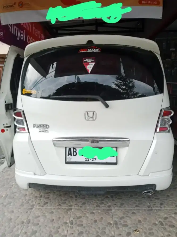 Honda freed PSD 2009 putih